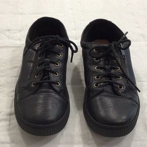 BORN: Women Lace up shoe